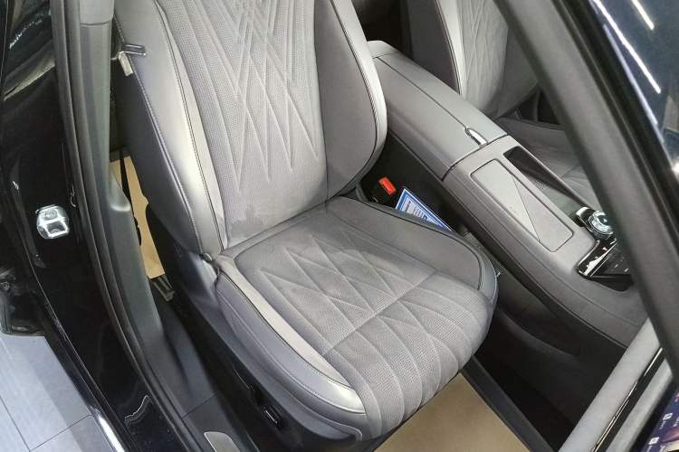 Used VOYAH PASSION 2023 Four-Wheel Drive Long-Range Version Right Front Seat