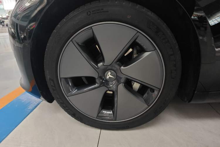 Used Tesla Model 3 2021 Standard Range Rear-Wheel Drive Upgraded Version 3D6 Exterior 4