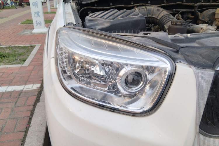 Used Foton Savana 2015 2.0T Manual 4x4 Gasoline Luxury 7-Seater
