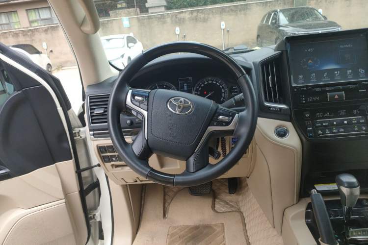 Used Toyota Land Cruiser 