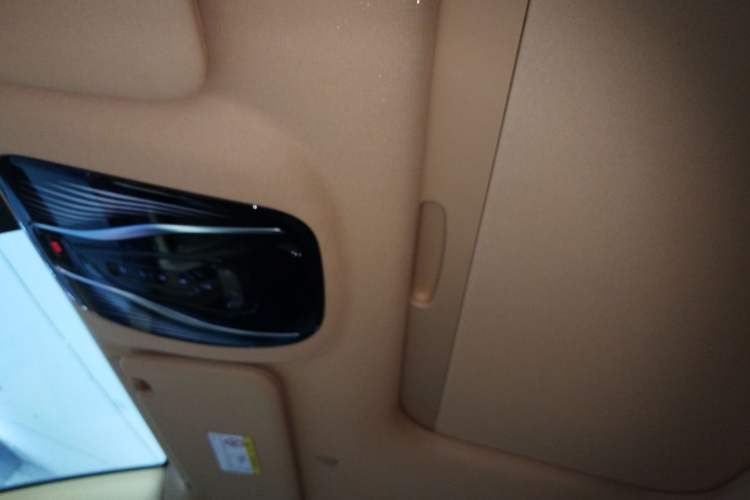 Used VOYAH Dream 2025 PHEV Four-Wheel Drive Excellence Kunpeng Edition