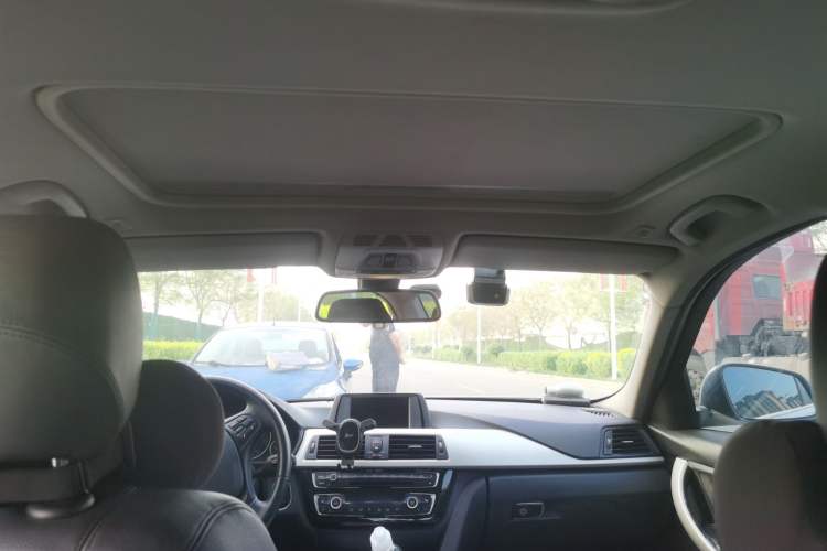 Used BMW 3 Series 2016 320Li Ambition Model
