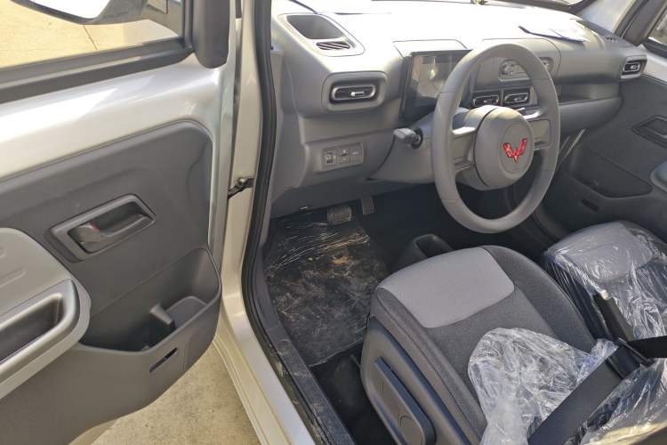 Used Wuling Zhiguang New Energy 2025 Model 305km Ambitious Edition