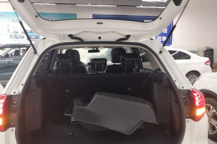 Used Suzuki Vitara 2016 1.4T Automatic Two-Wheel Drive Luxury Version Trunk