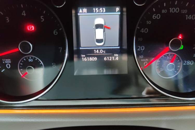 Used Volkswagen Magotan 2012 1.8TSI Prestige Model Odometer Close Up