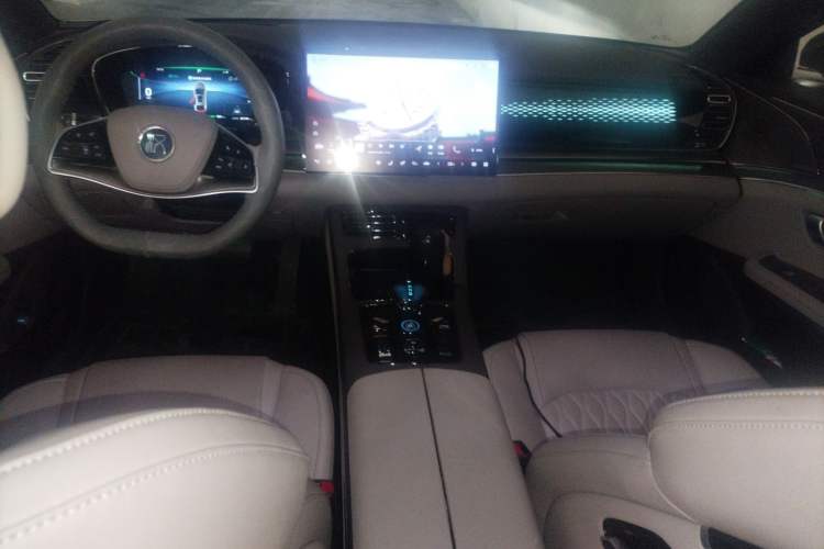 Used BYD Han 2024 EV Glory Edition 715KM Front-Wheel-Drive Flagship Model