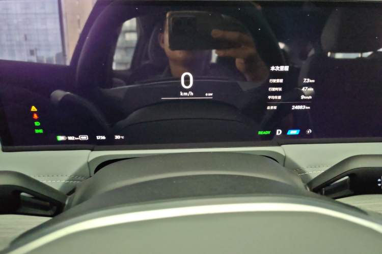 Used Geely Galaxy E8 2024 550 km Range Rear-Wheel-Drive PRO