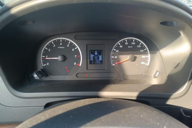 Used FORTHING Lingzhi PLUS 2021 2.0L Manual Luxury 9-Seater
