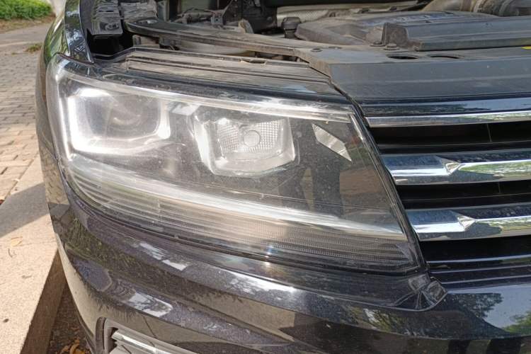 Used Volkswagen Tiguan L 2020 330TSI Automatic Two-Wheel Drive Panoramic Comfort Edition China VI Standard Right Front Headlight