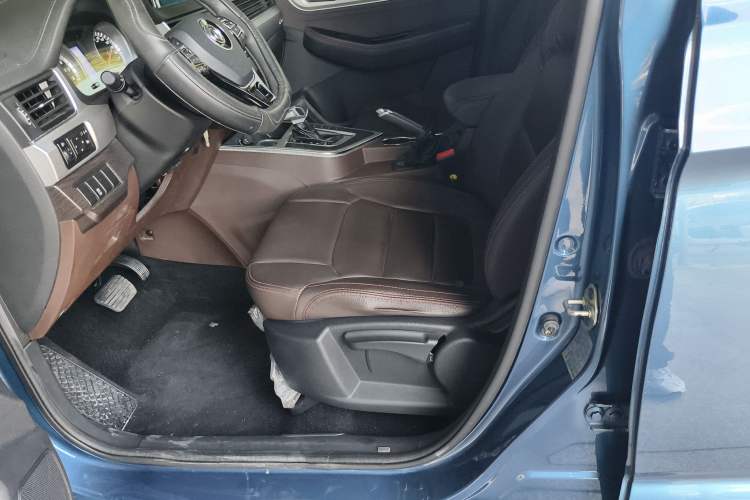 Used FORTHING Joyear X5 2017 1.6L CVT Luxury Model
