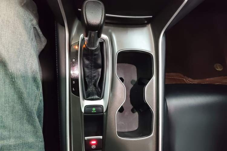 Used Honda Accord 2018 230TURBO Comfort Edition China VI Emission Standard Gear Lever