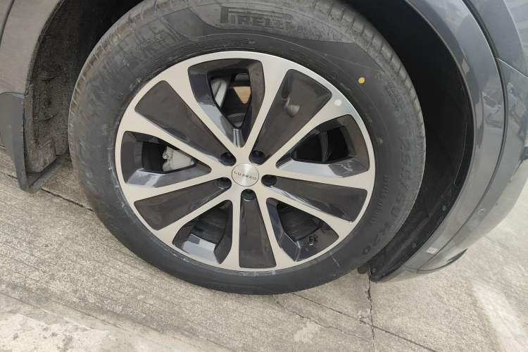 Used Hima Luxeed R7 2024 All-Electric 802 km Max Right Front Wheel Hub