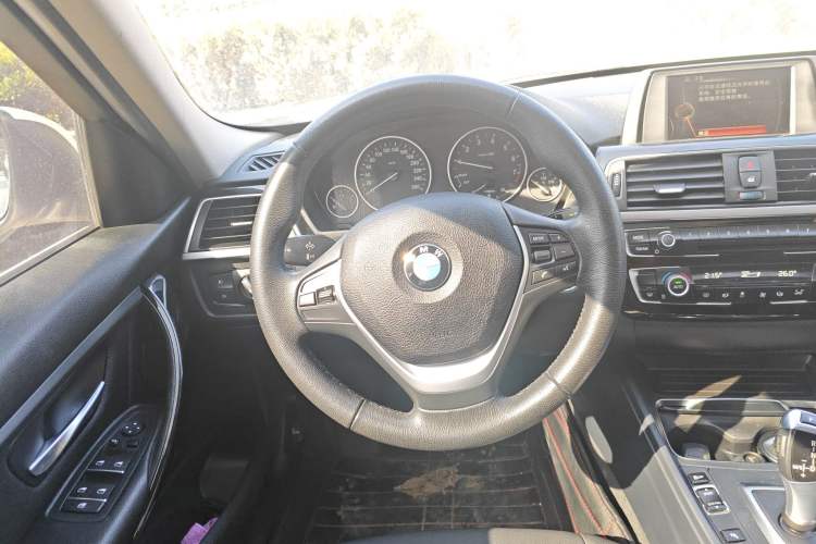 Used BMW 3 Series 2017 320Li Fashion Model Steering Wheel