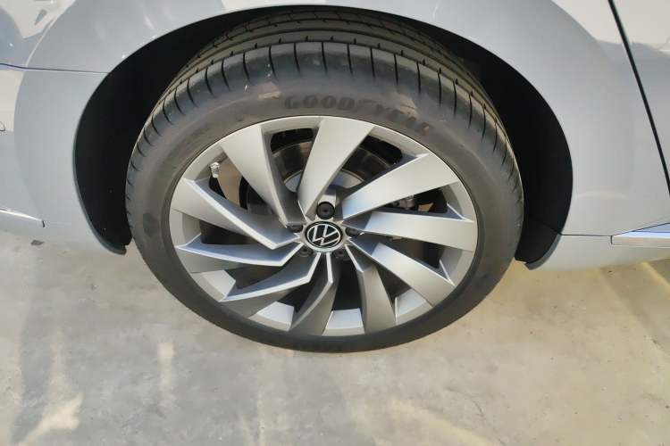 Used Volkswagen FAW-Volkswagen CC 2025 380TSI Striking All-Inclusive Edition Right Rear Wheel Hub