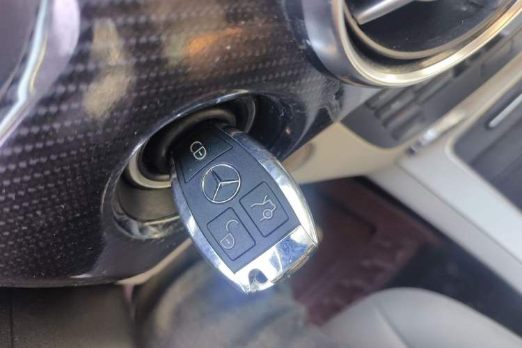 Used Mercedes-Benz GLK-Class 2013 GLK 300 4MATIC Dynamic Sunroof Model