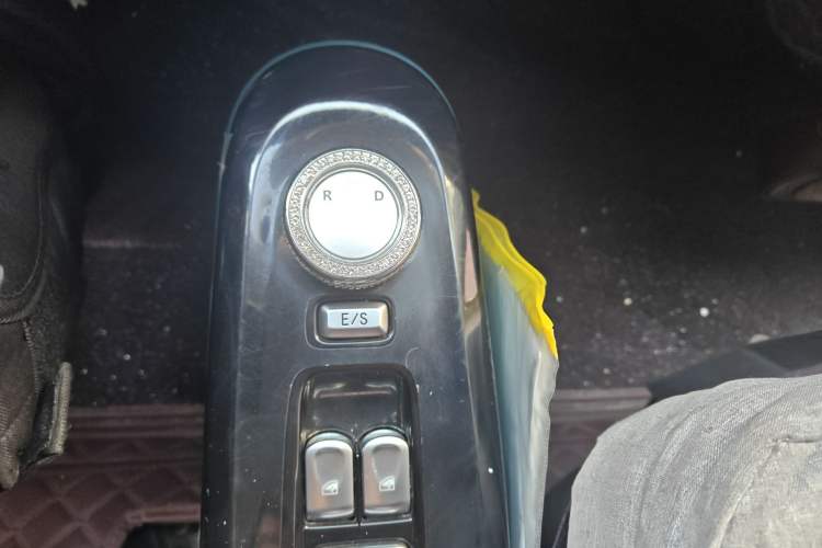 Used CHANGAN NEVO Lumin 2022 210km Sweet Edition Gear Lever