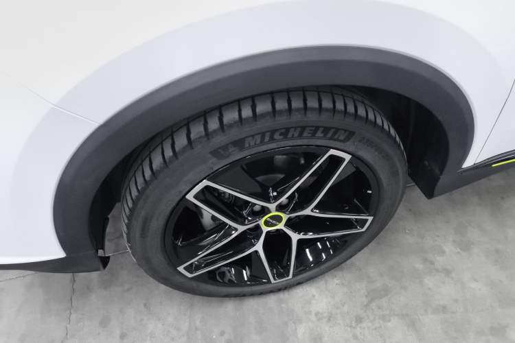 Used Roewe RX5 2023 PLUS 330TGI Automatic Trendsetting Smart Edition Left Front Wheel Hub