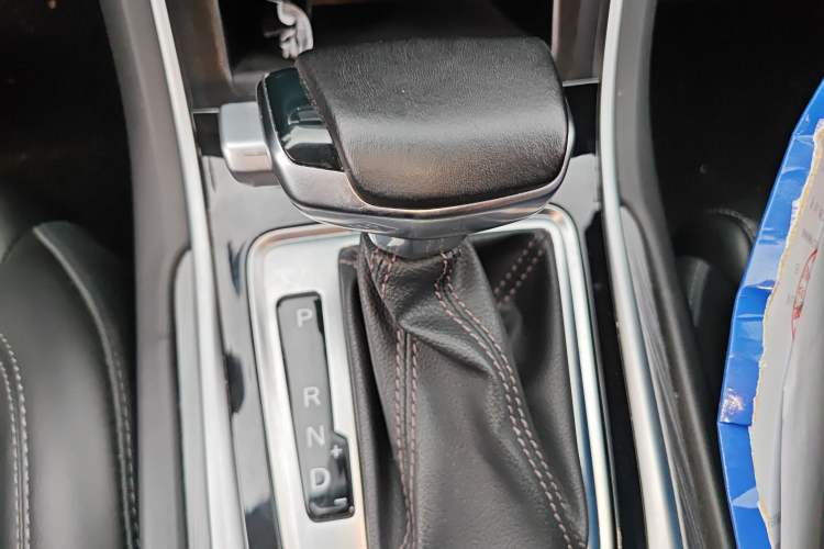 Used CHANGAN Ruicheng CC 2022 Blue Whale Edition 1.5T DCT Luxury Model Gear Lever