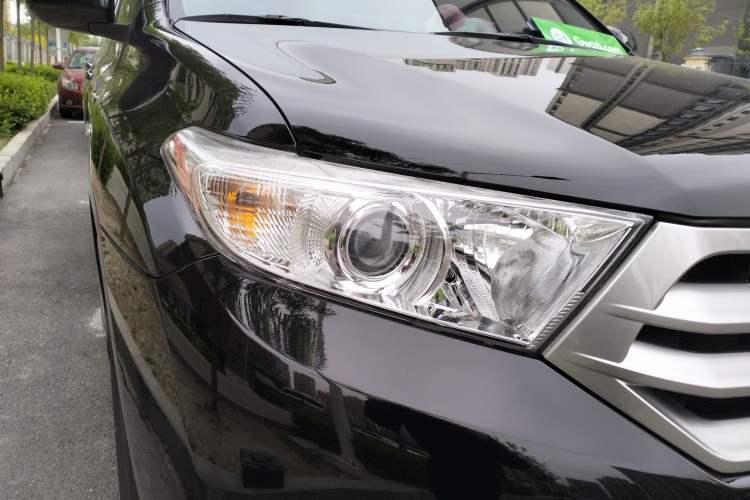 Used Toyota Highlander 2012 2.7L Two-Wheel Drive 7-Seater Luxury Edition Right Front Headlight