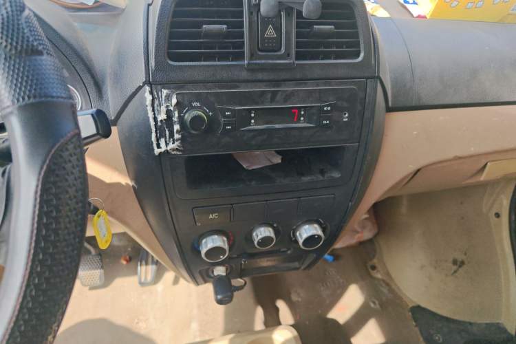 Used Dongfeng Xiaokang C35 2018 1.5L Base Model II Sedan China V Emission Standard DK15 Audio And AC Panel