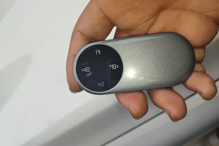 Used Hima AITO M8 2025 Extended-Range Max+ Version 53.4 kWh 6-Seater Edition Vehicle Key