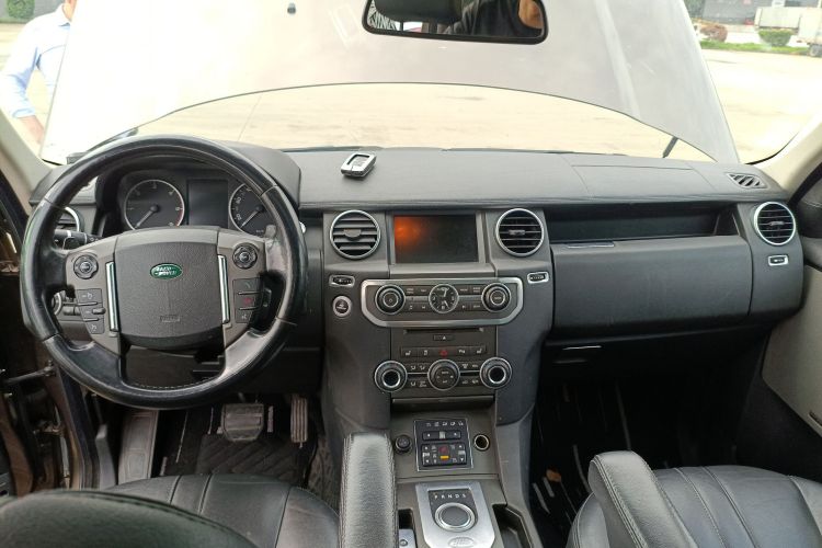 Used Land Rover Discovery 2013 3.0 SDV6 HSE Diesel Edition Center Console