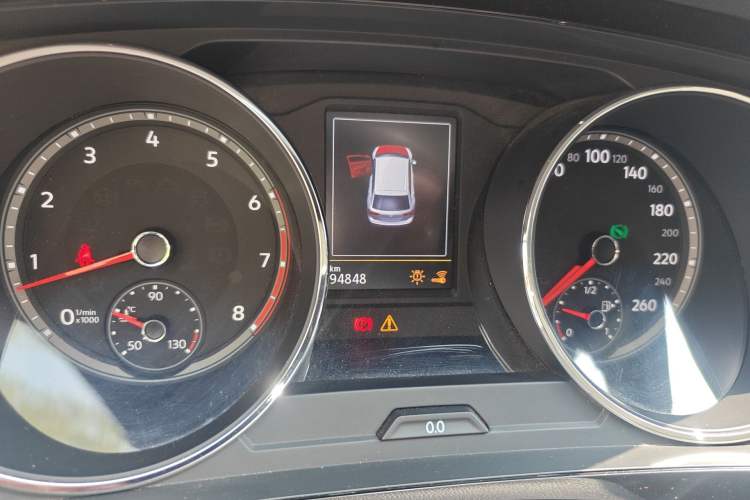 Used Volkswagen Tiguan L 2018 380TSI Automatic All-Wheel Drive Luxury Edition Odometer Close Up