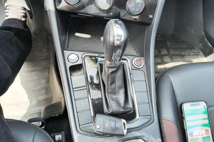Used Volkswagen Bora 2021 1.5L Automatic Elite Smart Connect Edition Gear Lever