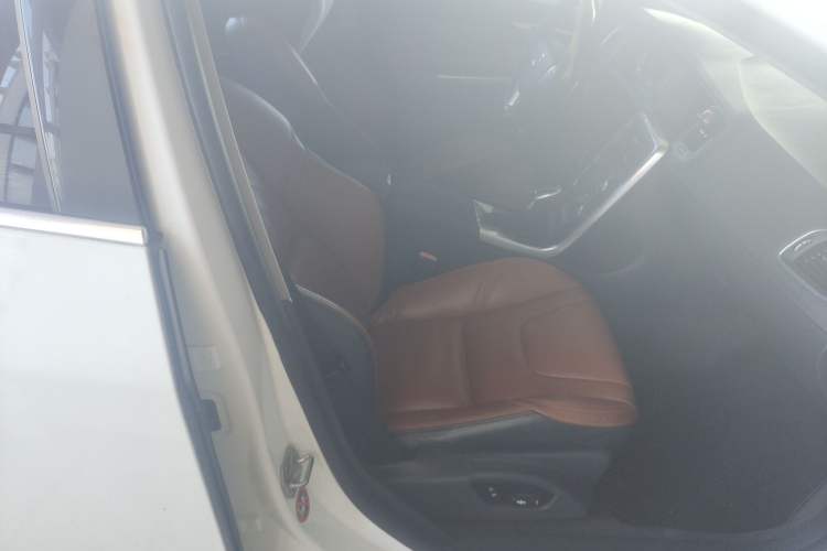 Used Volvo V60 2014 Restyled T5 Zhiya Edition