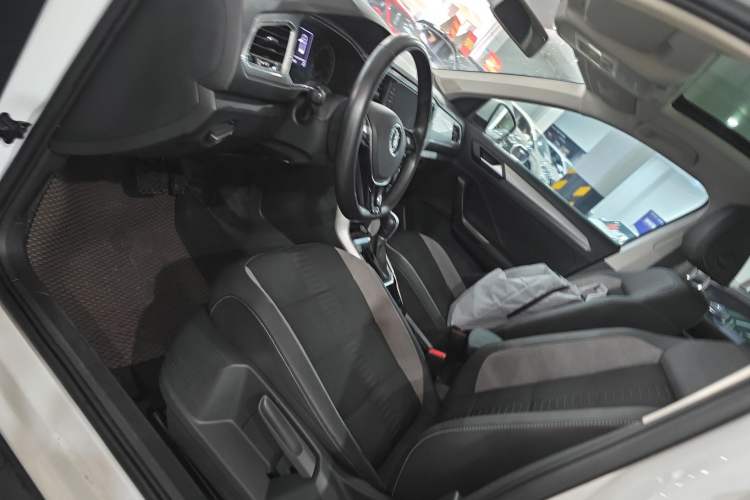 Used Volkswagen T-ROC 2022 280TSI DSG Two-Wheel Drive Elite PLUS