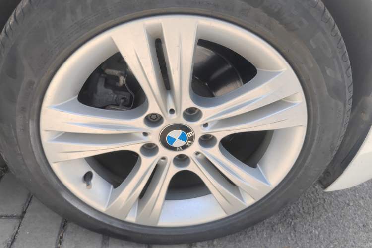 Used BMW 3 Series 2013 320i Sport Design Package Right Front Wheel Hub