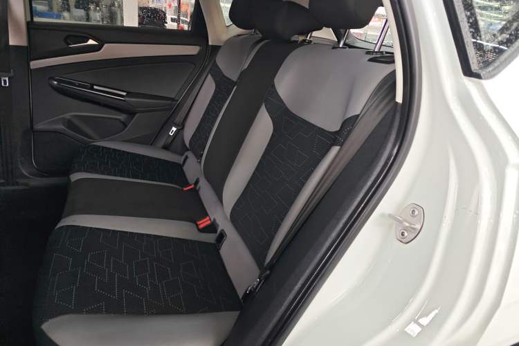 Used Jetta VS5 2023 280TSI Automatic Trend Edition Left Rear Seat