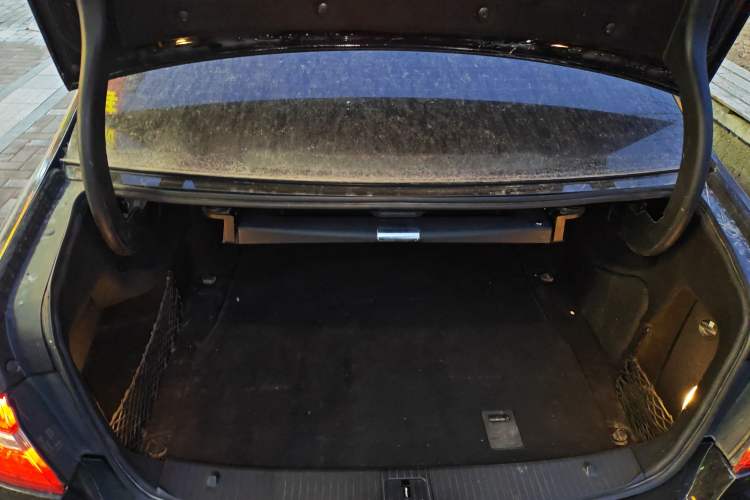 Used Mercedes-Benz E-Class 2010 E 300 L Fashion Model