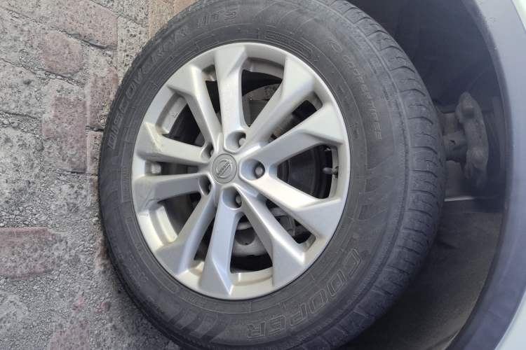 Used Nissan X-Trail 2016 2.0L CVT Smart Enjoyment Version 4WD Right Front Wheel Hub