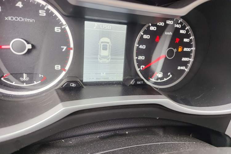 Used Geely Auto Emgrand X7 Sport 2016 2.0L Manual ZhiShang Version Odometer Close Up