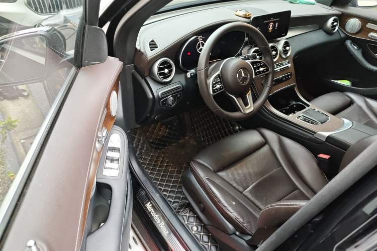 Used Mercedes-Benz GLC 2020 Facelifted GLC 300 L 4MATIC Luxury Edition Driver Seat