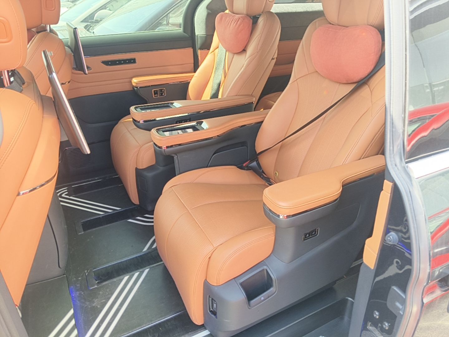Geely Galaxy LEVC L380 2024 140-Degree 6-Seater All-Wheel-Drive Ultra — снимка 20