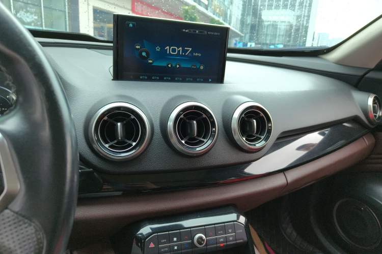 Used Wey VV7 2017 2.0T Flagship Model
