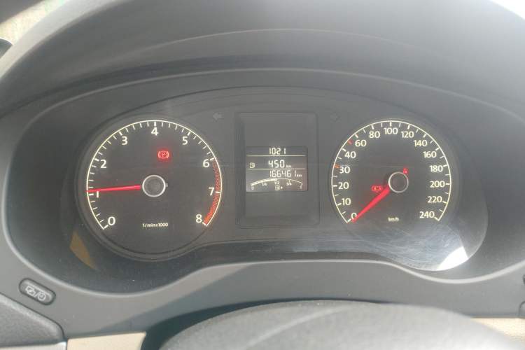 Used Volkswagen Sagitar 2012 1.6L Manual Comfort Model Instrument Cluster