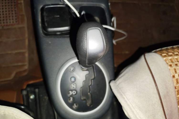 Used Suzuki SX4 2013 1.6L Automatic CoolRide Model Gear Lever