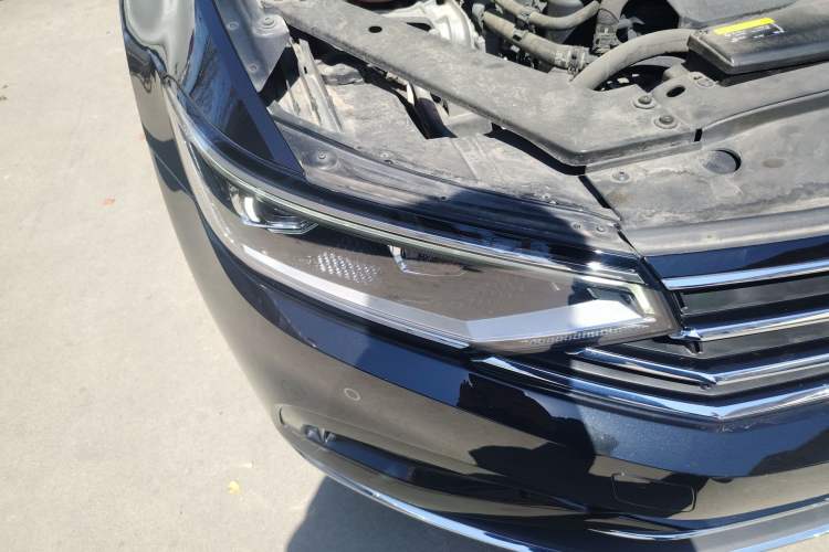 Used Volkswagen Magotan 2021 330TSI DSG 30th Anniversary Edition Right Front Headlight