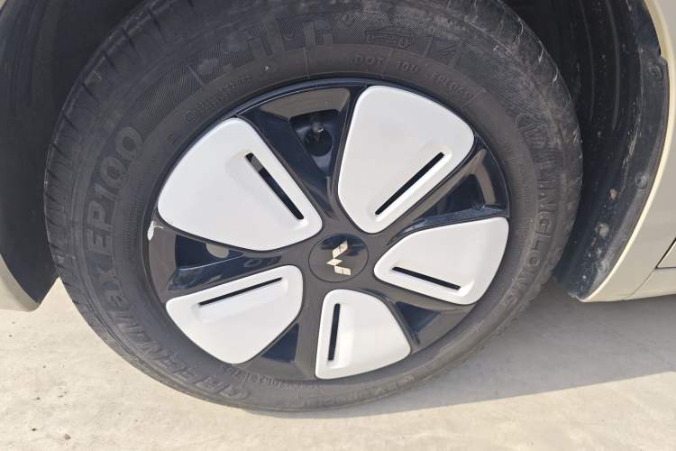Used Wuling Hongguang MINIEV 2025 Four-Door Version Advanced Edition Left Front Wheel Hub