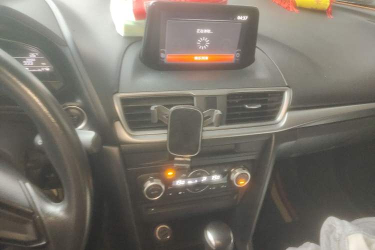 Used Mazda 3 Axela 2017 Sedan 1.5L Automatic Luxury Model China VI Standard Audio And AC Panel