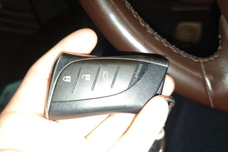 Used Lexus ES 2018 300h Premier Edition China VI Standard