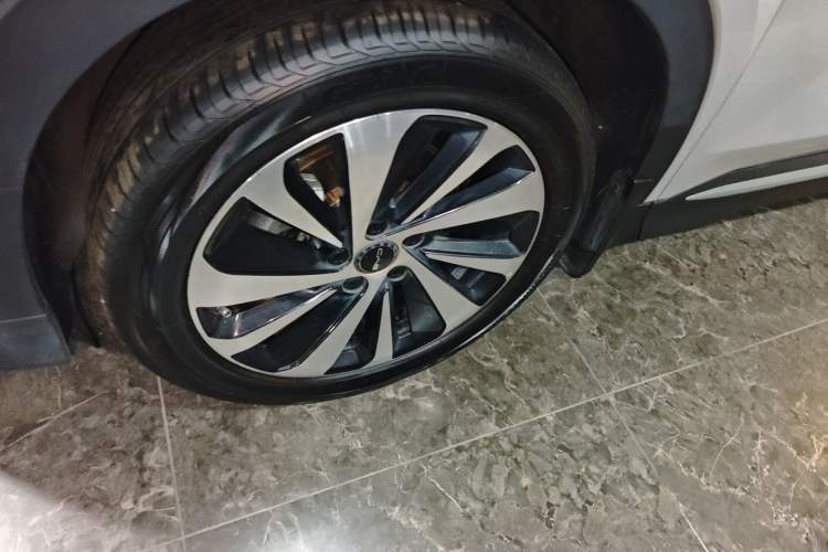 Used BYD Song PLUS New Energy 2024 HONOR Edition DM-i 150km Flagship PLUS Left Front Wheel Hub