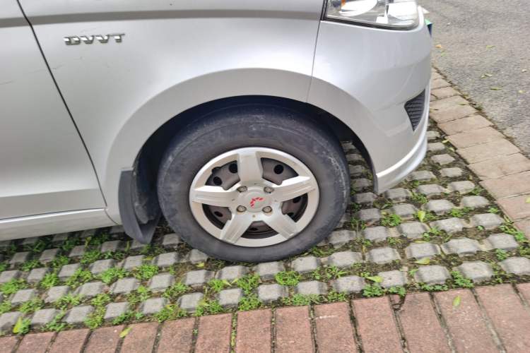 Used Wuling Hongguang 2015 1.5L S Basic Version China V Standard Right Front Wheel Hub