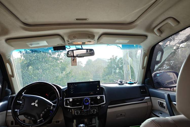 Used Mitsubishi Pajero 
