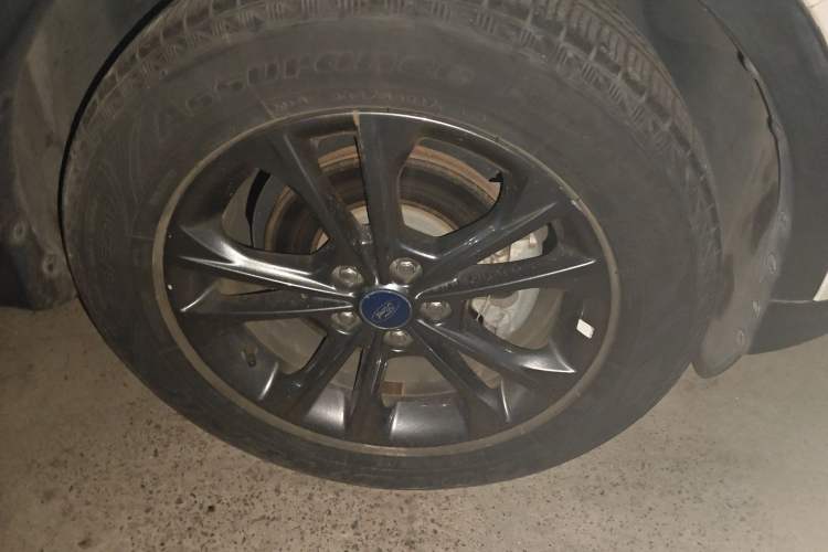 Used Ford Kuga 2019 EcoBoost 180 Two-Wheel-Drive Platinum Edition China V Standard Right Front Wheel Hub