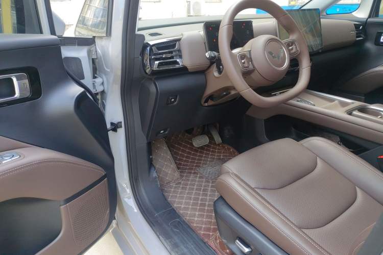 Used Wuling Starlight 730 2025 Model Plug-in Hybrid 125km Luxury Edition
