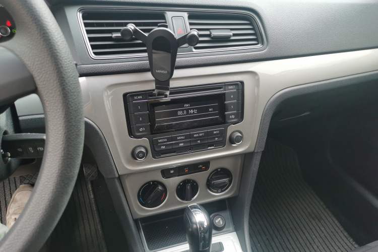 Used Volkswagen Lavida 2013 Revised Classic 1.6L Automatic Fashion Edition